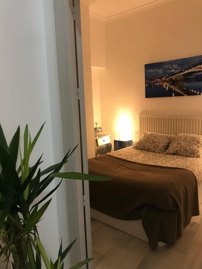 Santas Patronas Street Center Apartment Seville Exterior photo